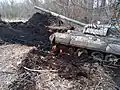 Ruský tank T-80 zapadlý na jaře 2022 v Charkovské oblasti