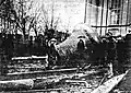 Svržení zvonu, vážícího 16 t (1928)