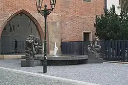 Kašna se lvy u vstupu, Stanislav Hanzík, 1972