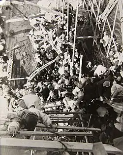 Scéna na mostě dle údajů u fotografie o den dříve, 3. prosince 1950
