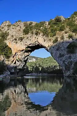pohledy na Pont d'Arc