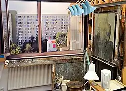 Pohled z okna Zdzisława Beksińského ve varšavské čtvrti Mokotów, rekonstrukce z Historického muzea v Sanoku, použitá při práci na filmu