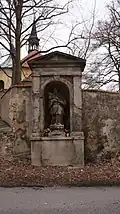 Výklenková kaple svatého Jana Nepomuckého v Litni