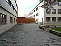 Oběti chodily do této školy, kde probíhaly také policejní rozhovory