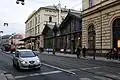 Havlíčkova od Hybernské. Vpravo Masarykovo nádraží