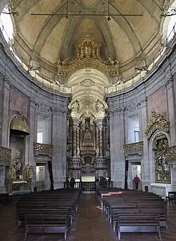 Interiér kostela
