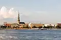 Kostel a řeka Daugava