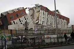 Zničená budova ve městě Concepción po zemětřesení v únoru 2010