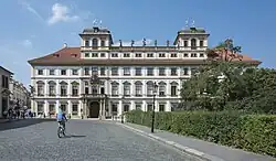 Toskánský palác na Hradčanském náměstí, bývalé sídlo „Ředitelství císařských soukromých a rodinných statků v Praze”