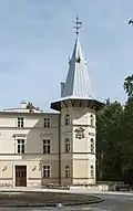 Věž s kuželovou kopulí