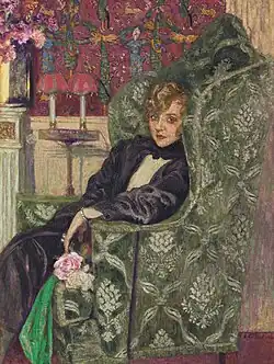 Herečka Yvonne Printemps v křesle (1920–21)