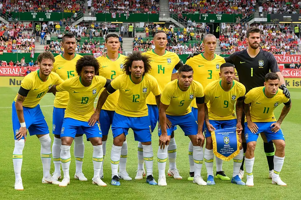 Brazilská reprezentace v červnovém přípravném utkání s Rakouskem před Mistrovstvím světa 2018. Horní řada zleva: Paulinho (15), Thiago Silva (2), Danilo (14), Miranda (3), Alisson (1), Dolní řada zleva: Neymar (10), Willian (19), Marcelo (12), Casemiro (5), Gabriel Jesus (9), Philippe Coutinho (11)