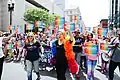 Warrenová v pochodu Gay Pride v Bostonu v roce 2018