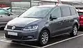 MPV (Multi Purpose Vehicle, víceúčelový vůz.) Dvouprostorová karoserie pro 5–7 osob. Pětidveřová, případně s posuvnými zadními dveřmi. Auta zaměřená pro rodinu, velký vnitřní prostor s variabilním uspořádáním. Příklad: Volkswagen Sharan