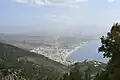 Pohled na monastýr svatého Patapia (Moni Agiou Patapiou) v kopcích nad Loutraki (Korintský záliv, Řecko)