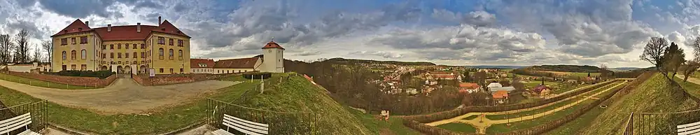 360° panoramatický pohled na zámek a město
