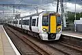 Bombardier Electrostar (řada 379) ve stanici Bethnal Green
