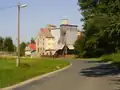 Továrna na severu obce