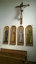 Malby světic a krucifix