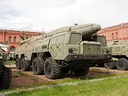 Odpalovací zařízení 9P120 s raketou 9M76 na podvozku MAZ-543P