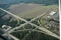 Pohled na dálniční křižovatku Hermsdorfer Kreuz z jihovýchodu.