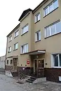 Vchod do bývalé školy a jídelny