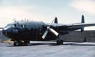 Letoun AC-119G na letištní ploše