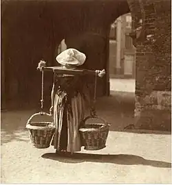 Žena v kroji
