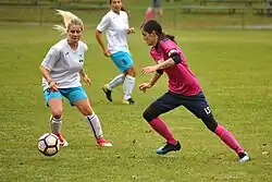 Domácí zápas AFC Veřovice (v bílém) proti MSK Orlová v Moravskoslezské divizi žen 2018/19