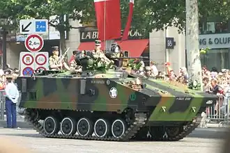 AMX-10P během francouzské vojenské přehlídky