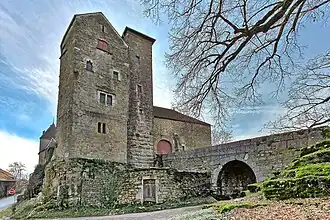 Vstup do hradu a donjon