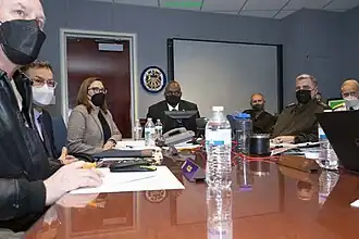 Americký ministr obrany Lloyd Austin a předseda sboru náčelníků štábů Mark Milley sledují z Pentagonu nálet, při kterém byl zabit al-Kurajší.