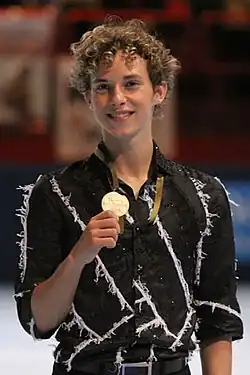 Adam Rippon na pódiu Trophée Eric Bompard 2009