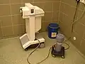 Brachyterapeutický ozařovač - afterloader s pohotovostním kontejnerem