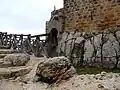 Most přes hradní příkop a vnější brána