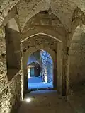 Schodiště vedoucí od vnitřní brány do muzea
