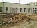 Autobusová zastávka Zbečník Wikov zasypaná sutí