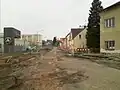 Rozkopaná hlavní silnice, směr Červený Kostelec.