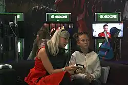 Alžběta Trojanová (vlevo) na Utuberingu 2017