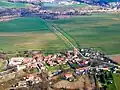 Pohled na alej z ptačí perspektivy od Střížova