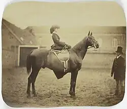 Alexandrine Tinne te paard