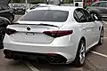 Zadní část předprodukčního Quadrifoglio se závodním kitem
