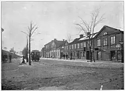 Allmänna gränd v Djurgårdenu ve Stockholmu, 1895.