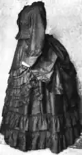 Šaty z hedvábné alpaky (Německo asi v roce 1870)