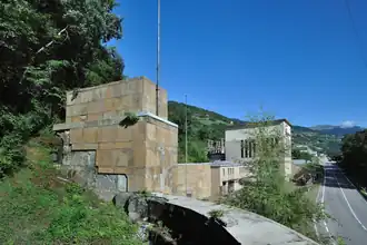 Elektrárna s prázdným podstavcem jezdecké sochy Benita Mussoliniho