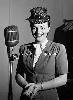Alys Robi, 1945