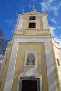 Průčelí kostela, 12. března 2019