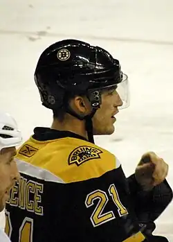 Andrew Ference (28. února 2008)