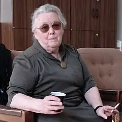 Anna Rottová Kadeřábková ve sborovně DAMU, červen 2006