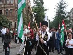 Průvod s abchazskými vlajkami